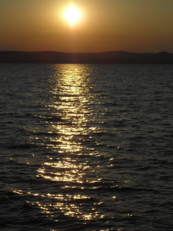 AZ ALKONYBAN IS VAN VARÁZS ÉS SZÉPSÉG. ÉLETÜNK ALKONYATÁBAN IS...